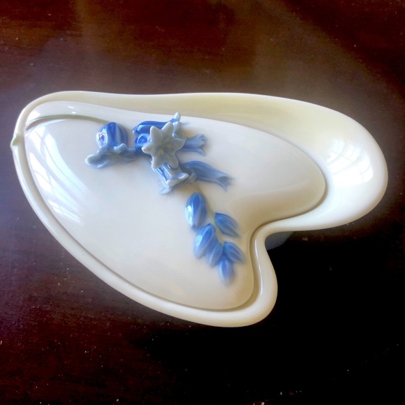 Rare “Franz” Porcelain Covered Dish -  Bluebells Design - Picture 7 of 8